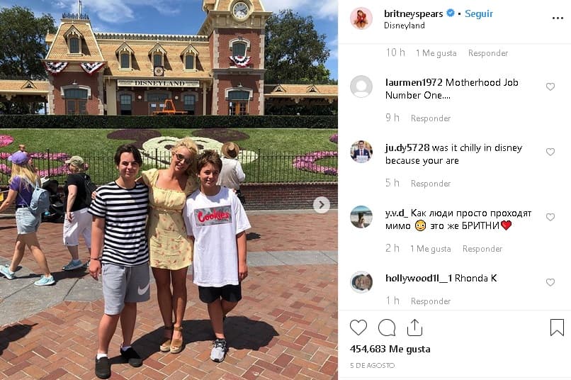 The Blast reportó que
<b><a href="https://www.univision.com/shows/sal-y-pimienta/tbt-fotos-de-la-luna-de-britney-spears-y-kevin-federline-fotos#7edff5bd0000" target="_blank"> la orden de restricción que interpuso Federline</a></b> se archivó precisamente en el caso de custodia de los niños, con una serie de estipulaciones presentadas por él y sus abogados. El sitio informó que el equipo de Britney Spears aceptó todas las demandas y términos de protección para los jovencitos.