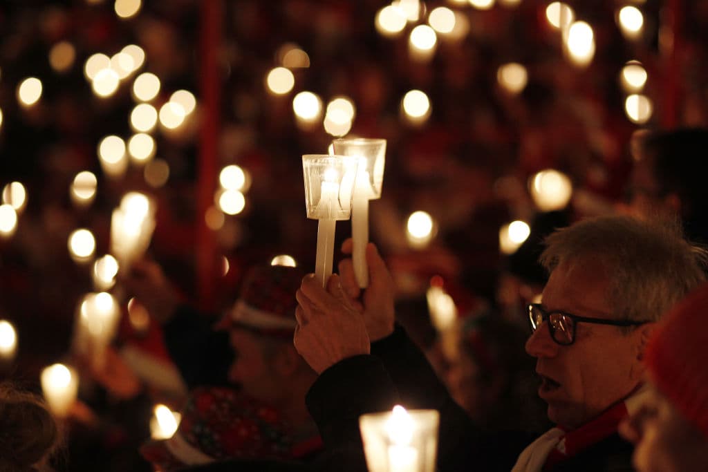 Cada año este evento fue creciendo notablemente, pues al pricipio eran sólo fanáticos, pero ahora asisten hombres, mujeres, niños y familias que quieren participar. Durante la noche se canta el himno "Eisern Union" y el evento inicia a las 7pm, y se combina con villancicos navideños.