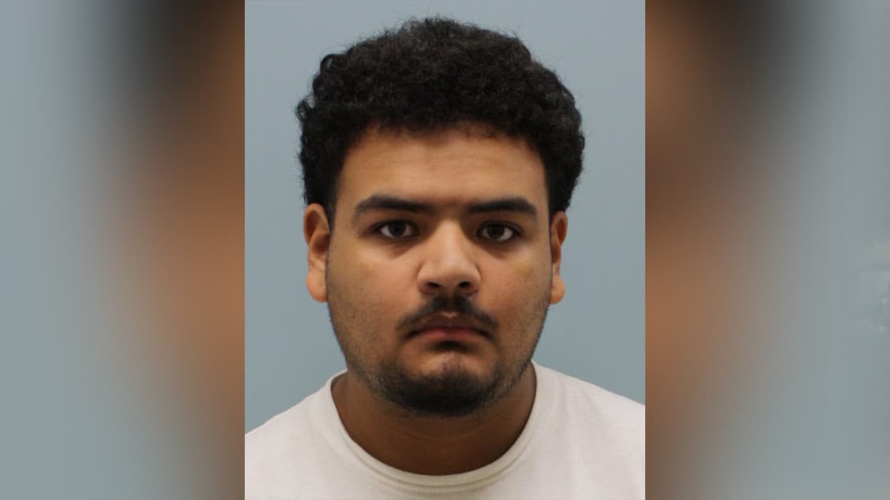 Ambriz fue arrestado, se encuentra en la cárcel del condado Harris.