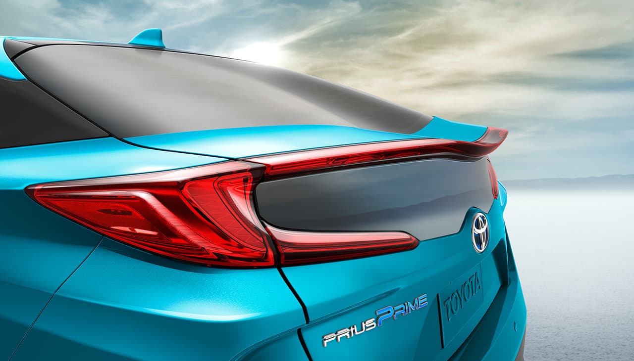 La combinación entre la eficiencia de los dos motores eléctricos del Toyota Prius Prime y su motor cuatro cilindros de 1.8 litros logran una autonomía total de 640 millas.