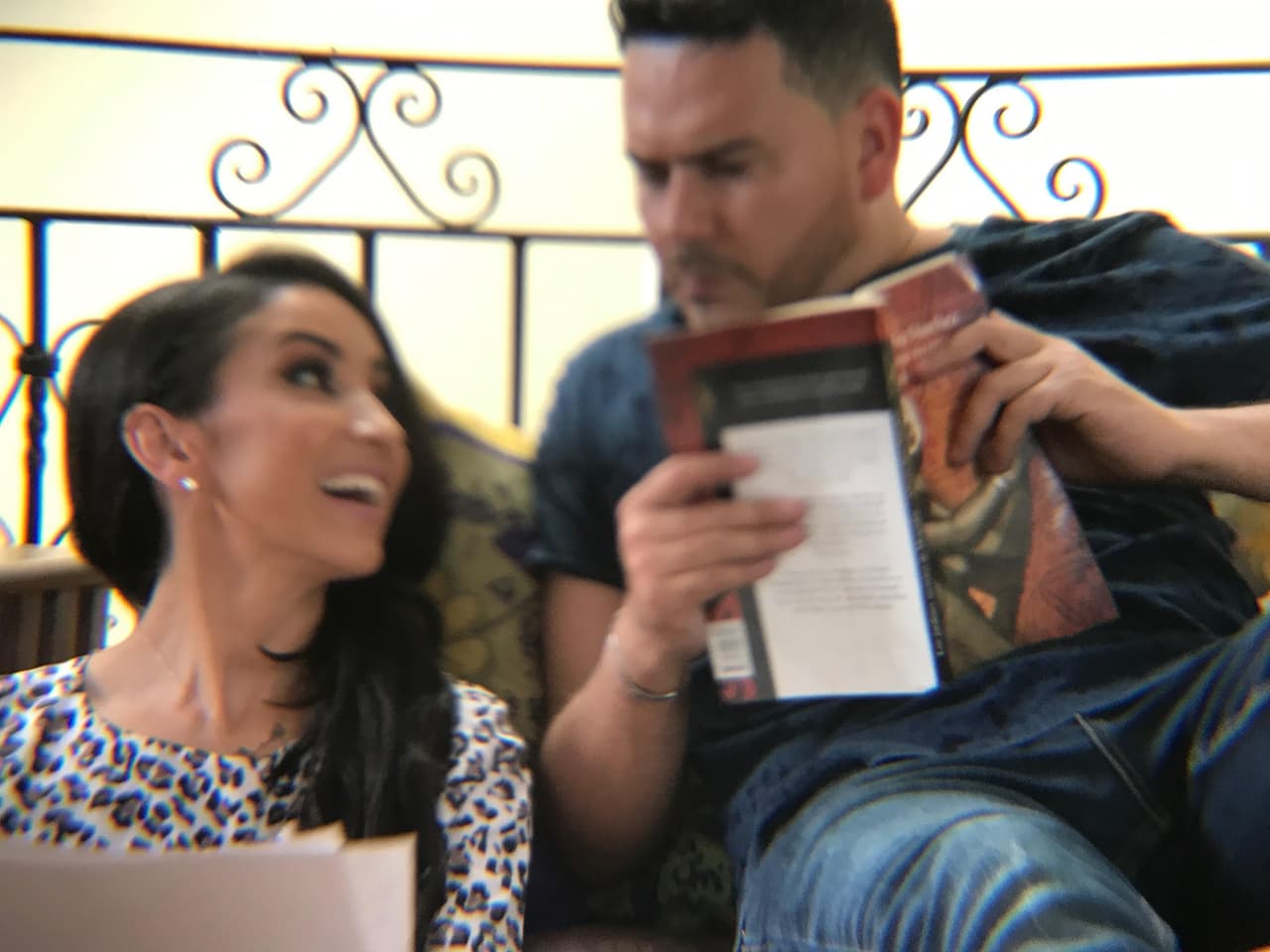 También Belinda Urías tuvo su participación y se podría decir que fue la villana de la historia de este video que pronto saldrá tanto en televisión como en las plataformas digitales.