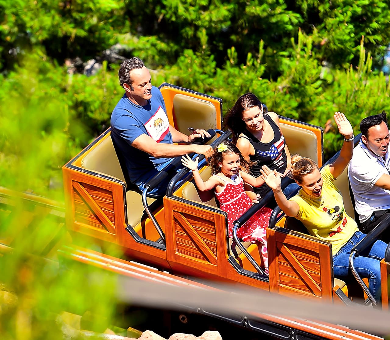 Vince se subió solito.