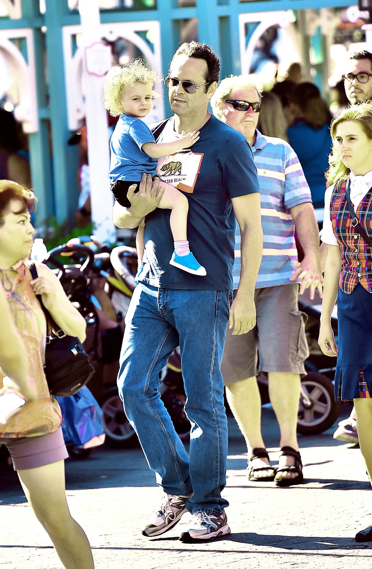 El actor de 'True Detective' llevó a sus pequeñines a pasar un genial día en el parque de diversiones.