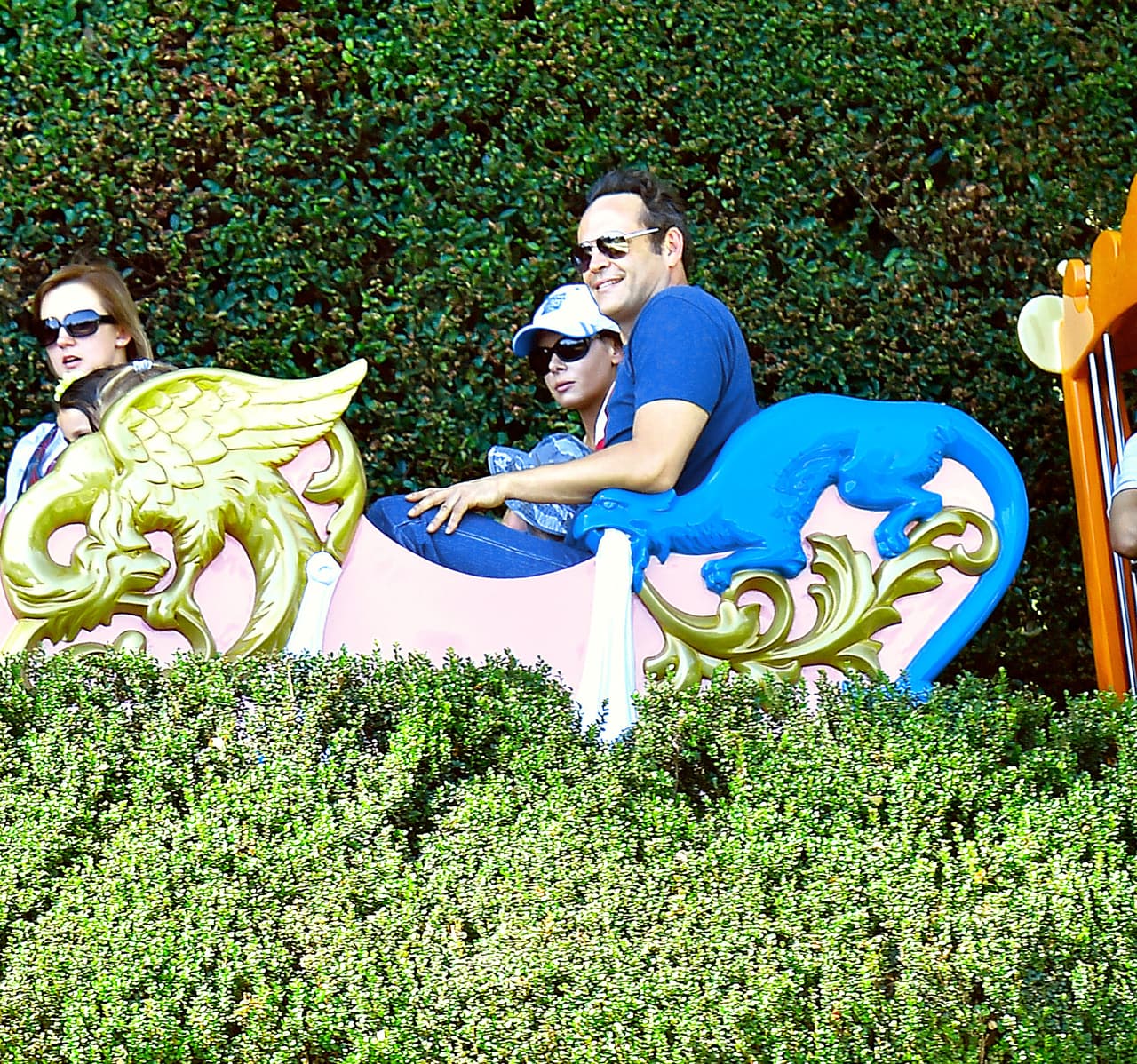 Y en casos como éste, también aprovecha para subirse a los juegos con los famosos.