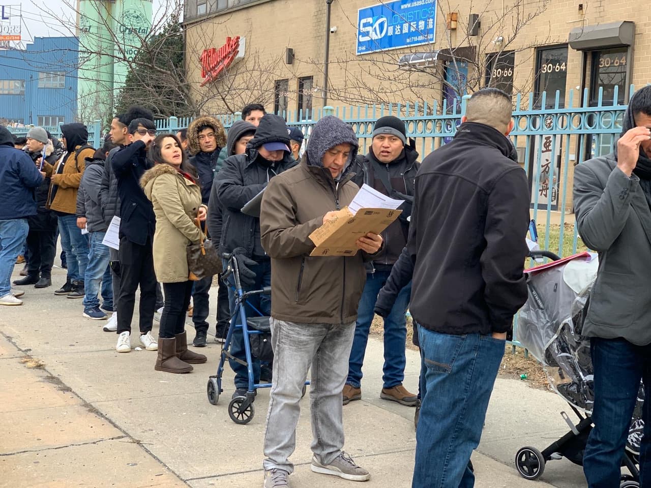 <b>Luz verde a los inmigrantes</b>
<br>
<br>Una noticia positiva concluyó un año muy duro para la comunidad inmigrante en los Estados Unidos. Por muchos años, legisladores demócratas lucharon porque se aprobaran las licencias de conducir para indocumentados en el estado de Nueva York, pero este 2019 por fin lo lograron, gracias a una mayoría en el Senado y la Asamblea. El gobernador Cuomo, cumpliendo su promesa, puso pluma a papel, brindando un respiro de alivio para miles de inmigrantes neoyorquinos en el estado.