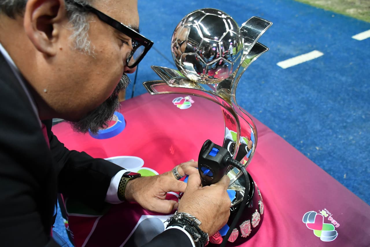 Tigres se corona campeón de la Liga MX Femenil tras vencer 2-1 a Monterrey en el Juego de Vuelta de la gran Final del Clausura 2019 y con un 3-2 en el global en partido efectuado en el Estadio BBVA. Así fueron los festejos de las felinas campeonas.