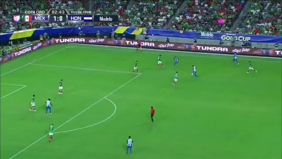 Disparo afuera de Sergio Peña