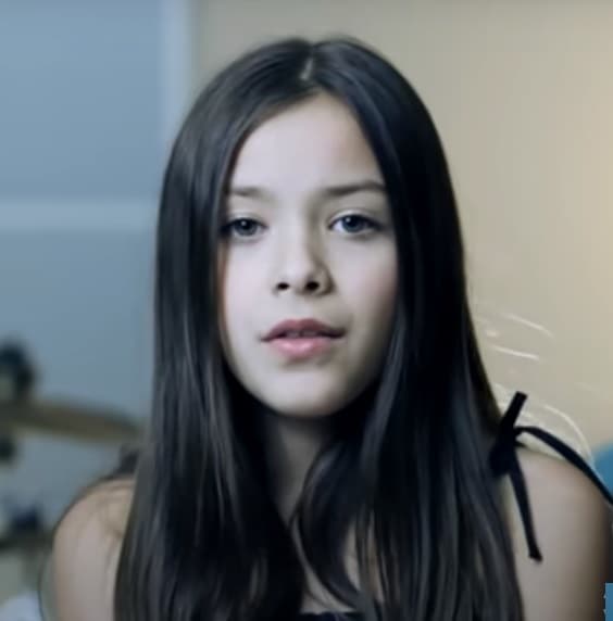 La vocalista, Angie, de tan sólo 10 años, sorprendió a los usuarios de Internet con su voz al interpretar el éxito de 'Rolling in the Deep' de Adele.