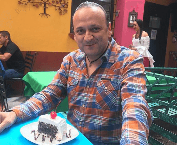 El pasado 15 de septiembre, cumplió 48 años y lo celebró con esta fotografía, junto al siguiente mensaje: "Amo su inocencia... 48 años. 🎶 🎵 Muy feliz, entusiasmado, sano y agradecido por seguir cumpliendo sueños y compartiendo con amor en esta vida. Estamos vivos", escribió.