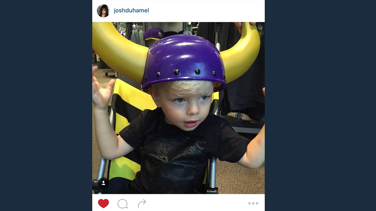 Claramente el hijo de Fergie y Josh Duhamel, Axl Jack, es un súper fan de los vikingos.