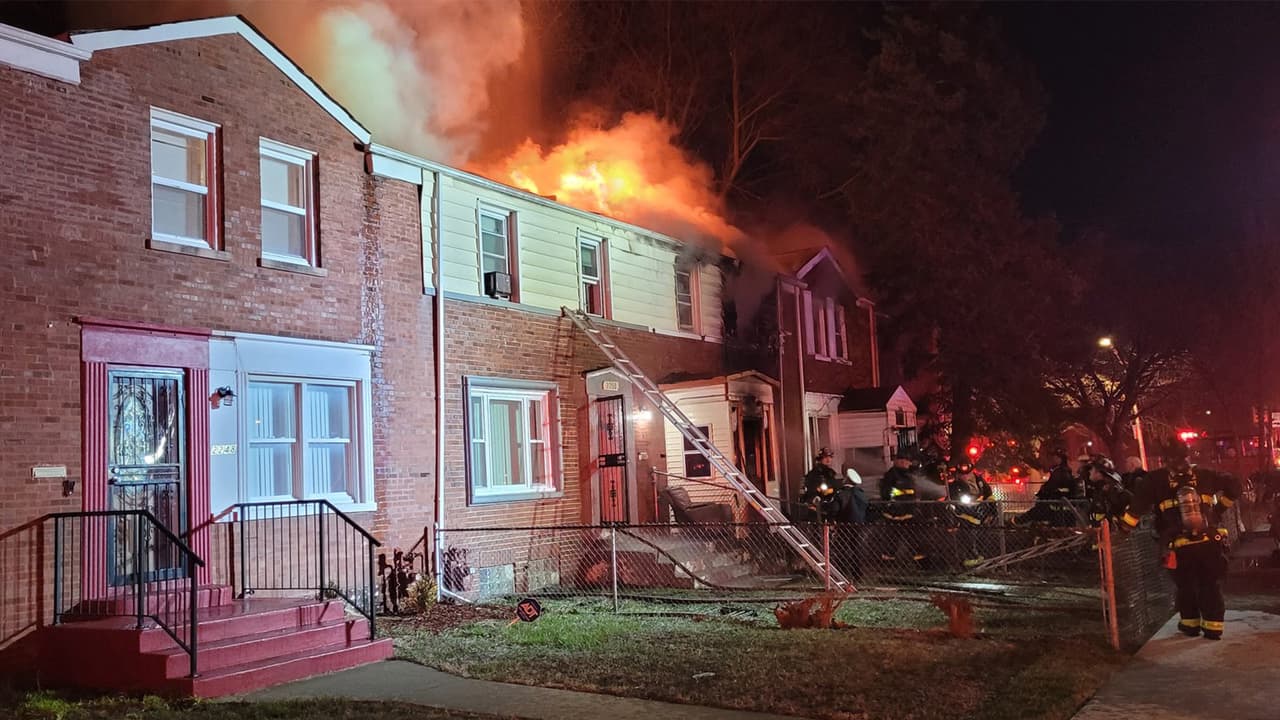 Autoridades informaron que el segundo piso de la vivienda afectada colapsó en un momento.