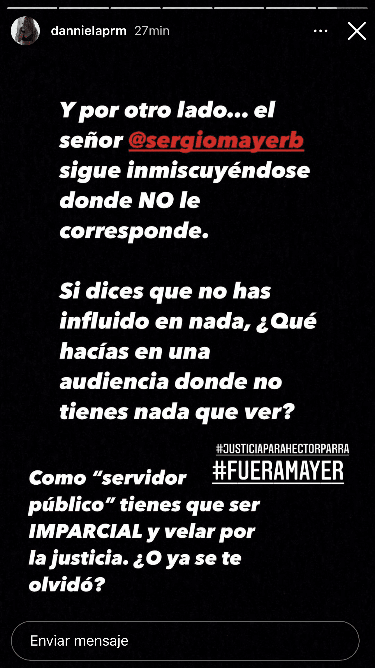 En otro mensaje escrito por ella, Daniela Parra lo volvió a exhortar a que deje de "inmiscuirse" en el caso de su papá: "Como 'servidor público', tienes que ser imparcial y velar por la justicia, ¿o ya se te olvidó", le recriminó. 
<br>