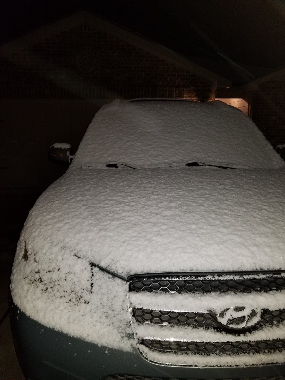 La intensidad a través del resto del área era lo suficientemente ligera como para que la mayor parte de la nieve se derritiera al contacto y no ocurrieron acumulaciones oficiales.