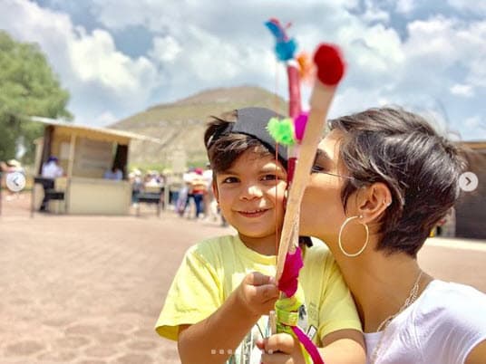 La presentadora compartió fotografías de su paseo por la zona arqueológica y se mostró muy sonriente junto a su familia.