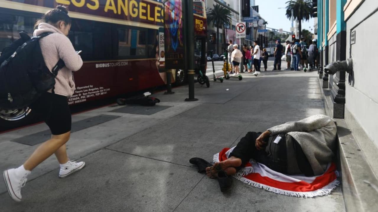 Garcetti anuncia billonario programa de viviendas y asistencia para indigentes en respuesta a la crisis en Los Ángeles 