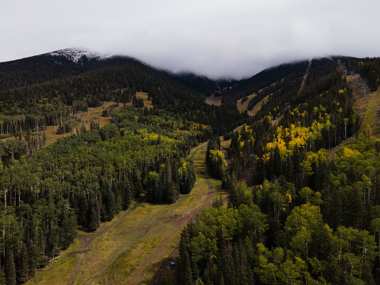 Estos teleféricos están abiertos de 10 am a 4 pm domingo a jueves, mientras los viernes y sábados están abiertos de 9am a 4 pm.
<br>