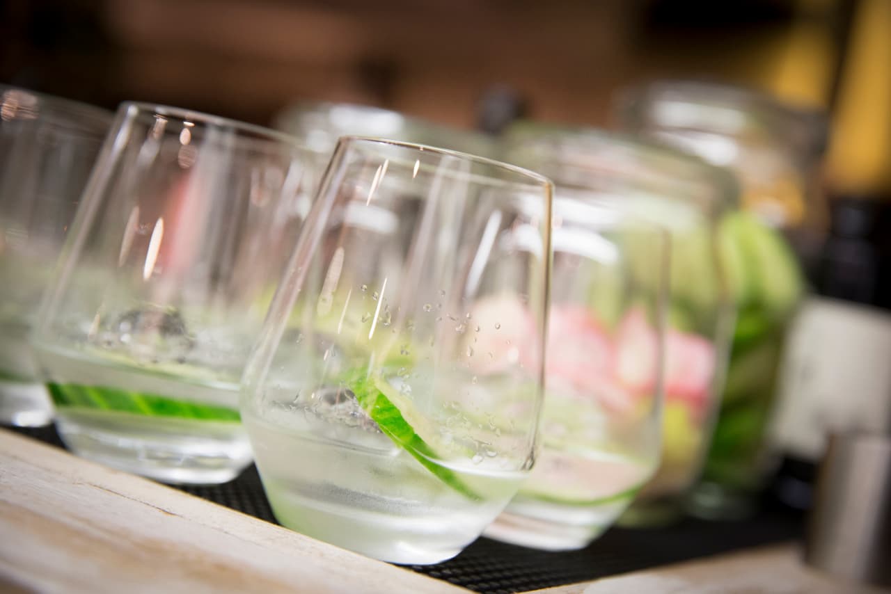 También el sabor es uno de los indicativos más comunes por lo que si tu trago te sabe raro deja de tomarlo inmediatamente.