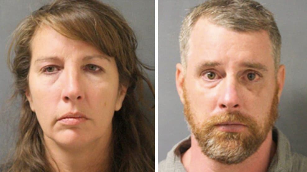 <b><a href="http://www.univision.com/houston/kxln/noticias/criminalidad-y-justicia/imputan-cargos-de-asesinato-contra-oficial-texana-y-su-esposo-por-el-estrangulamiento-de-un-hombre-hispano-en-houston">8 de junio</a></b>: Un jurado indagatorio determinó que Chauna Thompson, oficial del sheriff del condado Harris, y su esposo Terry Bryan Thompson, debían enfrentar 
<b><a href="https://cdn2.uvnimg.com/2f/4d/a50143e54375b4e6833c22f21c95/terry-and-chauna-thompson-charges.pdf">cargos de asesinato</a></b> por el 
<b><a href="http://www.univision.com/noticias/muertes/indignacion-en-houston-por-un-video-que-capta-a-un-hombre-que-estrangula-a-un-hispano-hasta-matarlo">estrangulamiento de John Hernández</a></b>.