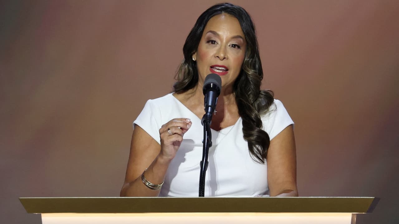 Mónica De La Cruz responde si baja aprobación de Trump afectará a republicanos en elecciones