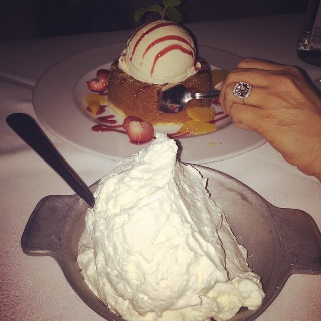 Los postres y las cosas dulces definitivamente la vuelven loca.