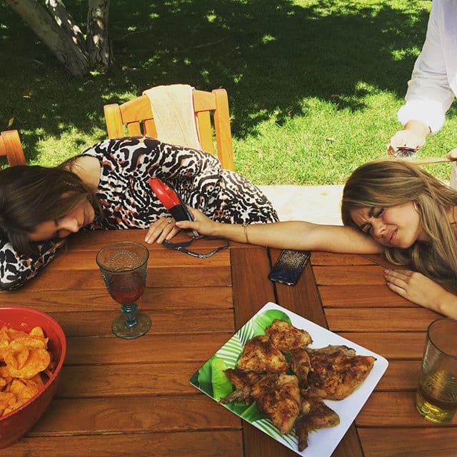 En el set de 'Modern Family' la actriz come muy bien, y también se toma su siesta antes de continuar las grabaciones.