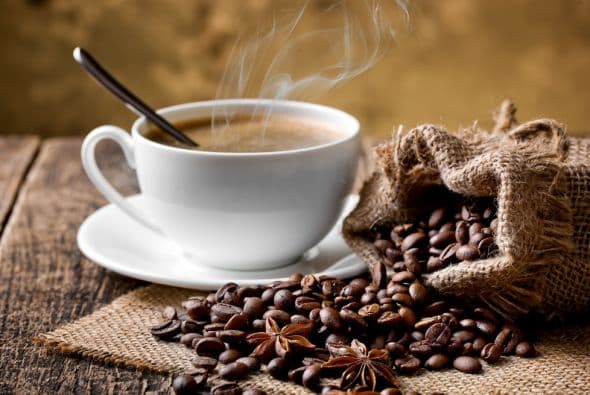 Café. Otro bebida que es parte de tus días: el café, lo que tiene a favor es que las investigaciones señalan que el consumo moderado de café mejora la memoria y capacidad cognitiva a corto plazo.