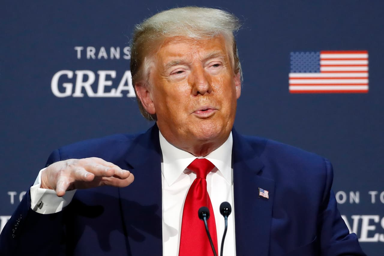 El presidente Donald Trump habla durante una mesa redonda sobre "Transición a la grandeza: restauración, reconstrucción y renovación", en Gateway Church Dallas, jueves 11 de junio de 2020, en Dallas.