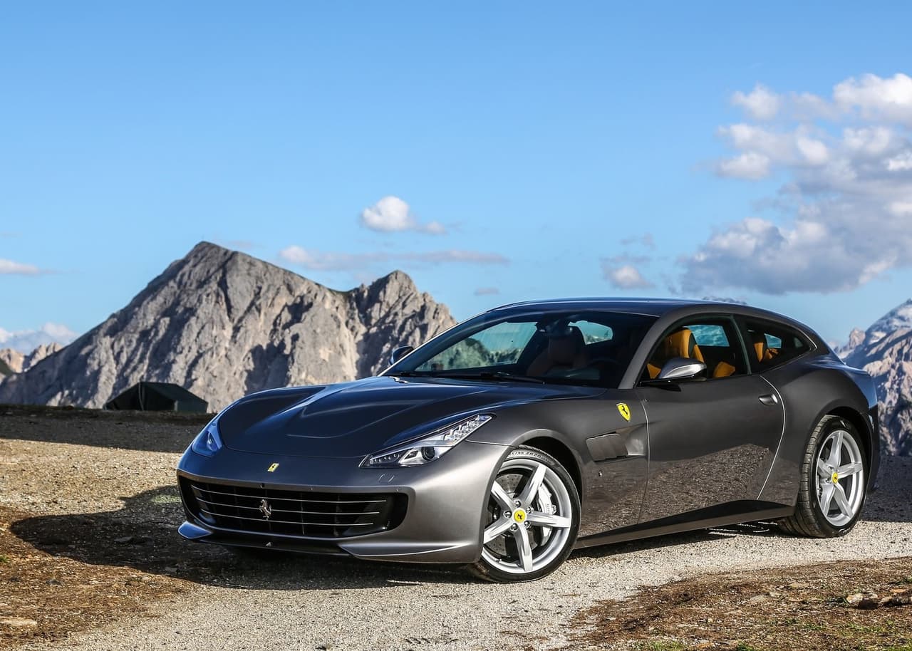 <h3 class="cms-H3-H3"><b>10. Ferrari GTC4 Lusso</b></h3>
<br>
<br>
<b>Capacidad del tanque: </b>24.03 galones
<br>
<b>Costo estimado para llenar el tanque:</b> $98
<br>
<b>Consumo de combustible:</b> 17 mpg en trayecto combinado