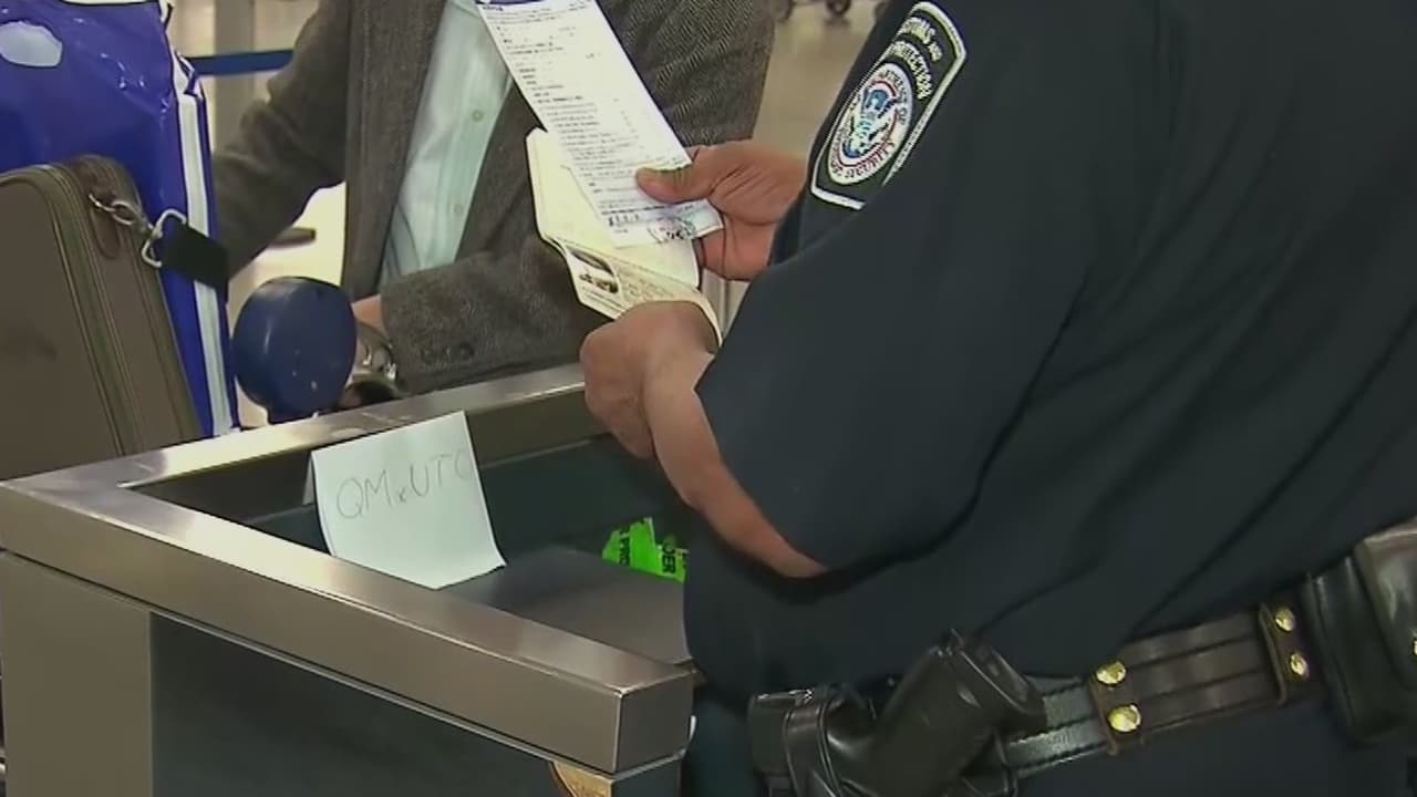 Suspensión de visas a países que jugarán el Mundial afecta a aficionados al futbol