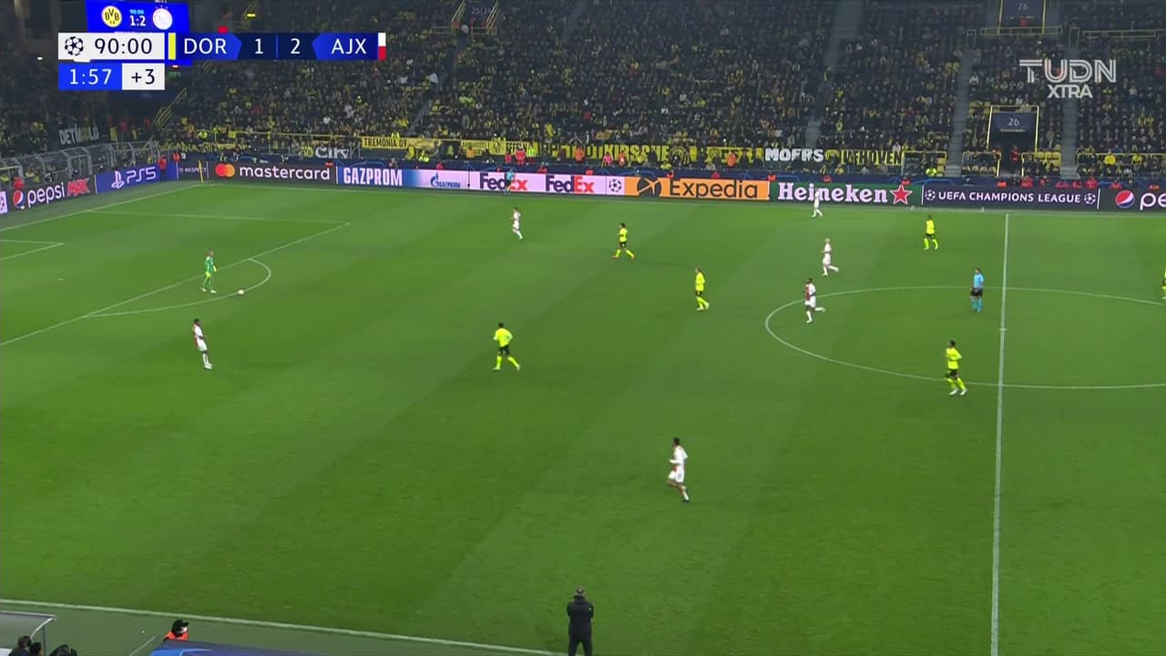 ¡GOL!  anota para Ajax. Davy Klaassen