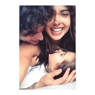 También la conquistó con el arte de escuchar: "A mí no me para la boca cuando comienzo a hablar, y a él también. Jamás había tenido a alguien con quien pudiera hablar tanto y a la vez analizar todo. Soy bien intensa y me encontré a alguien bien intenso también y -sobre todo- ama a mi hijo”.