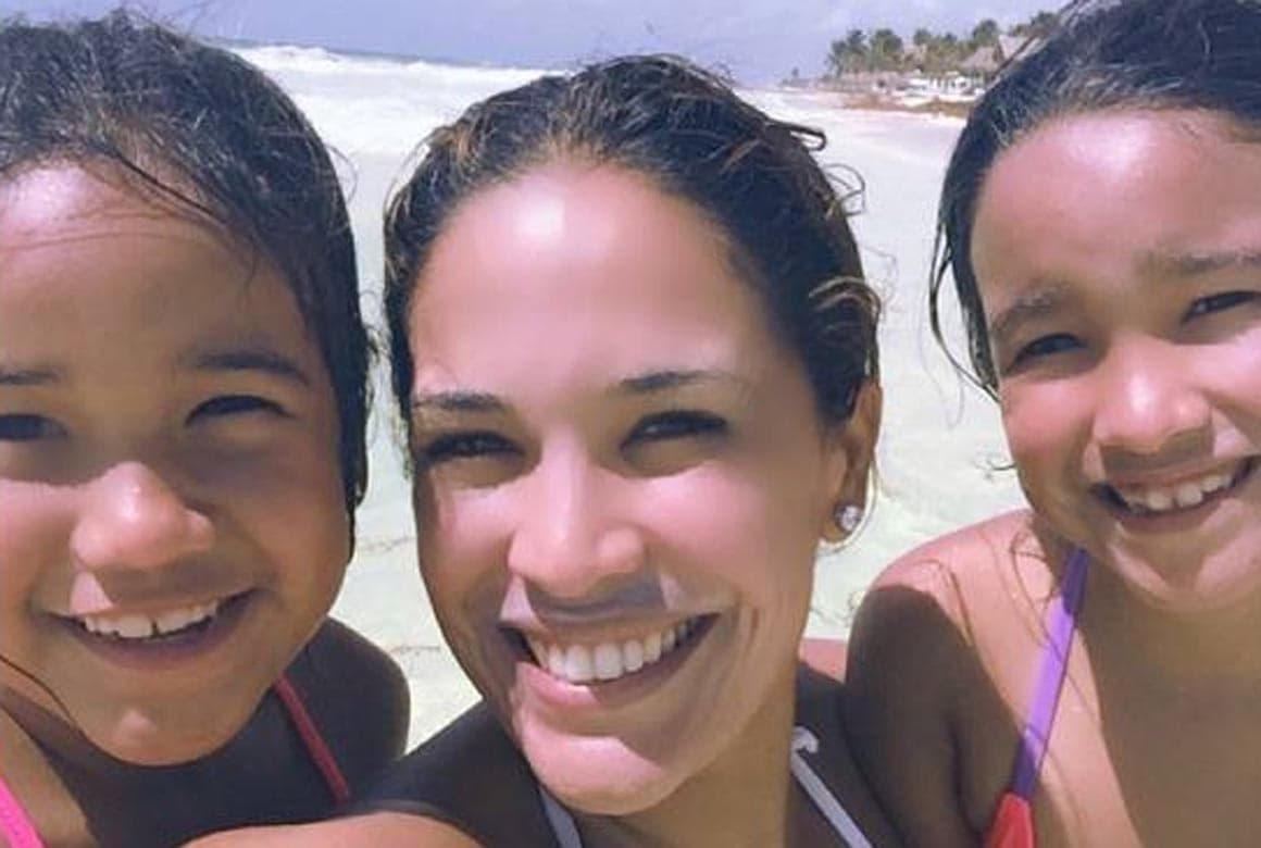 Karla gozando con sus amores de la belleza de Caribe mexicano.