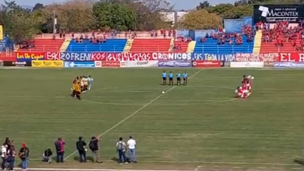 En El Salvador guardan minuto de silencio por violencia en Querétaro