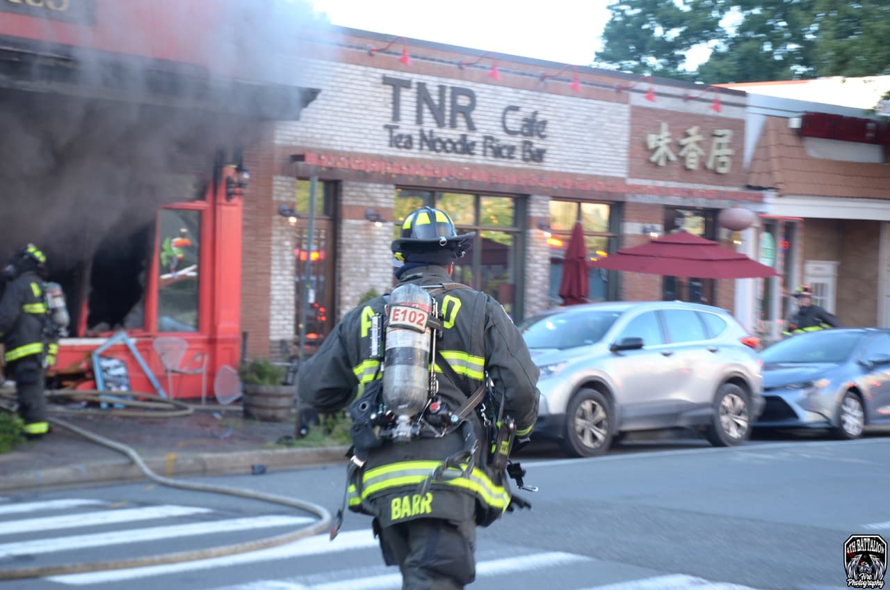 Todos los carriles fueron cerrados tras el accidente y se reabrieron poco después de las 12:30 am del sábado, incluidos Clarendon Boulevard, Wilson Boulevard y North Courthouse Road.