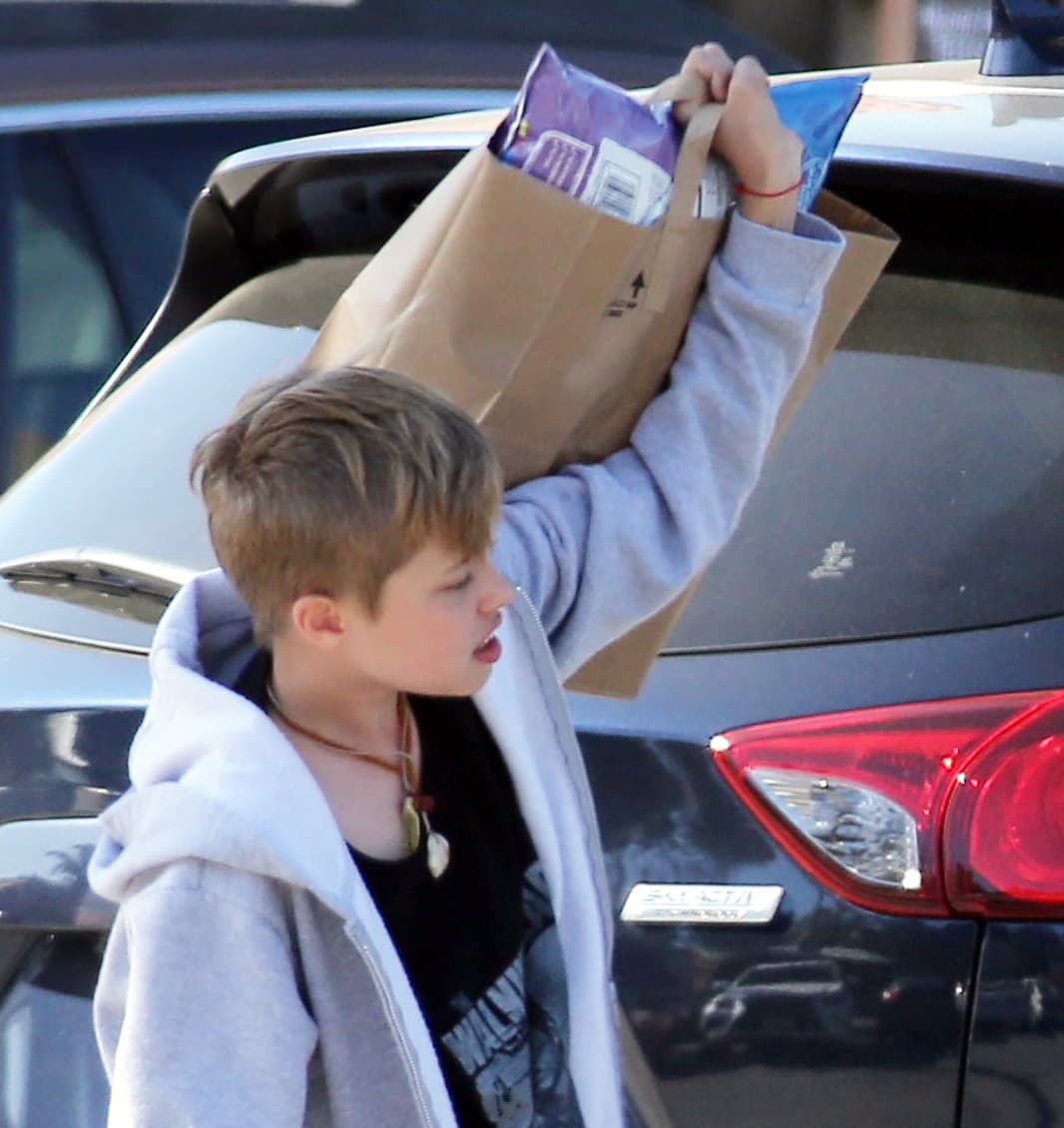 Conforme ha ido creciendo, Shiloh ha optado por enfatizar aún más en su vestimenta estilo varonil.