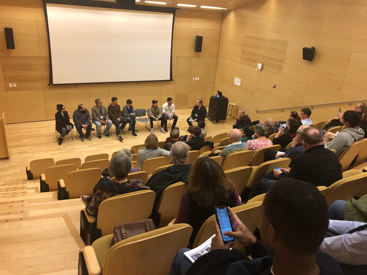Un panel de discusión con los directores y actores tuvo lugar al final de la presentación de los cortos este viernes.