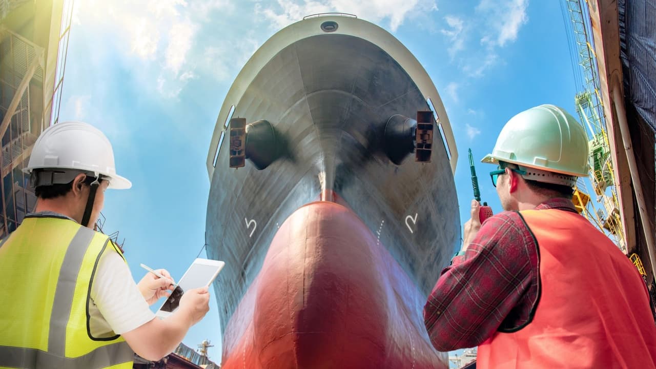 <b>14. Inspectores de transporte</b>
<br>Se encargan de revisar el equipo de transporte de bienes y personas. El estudio encontró que ganan en promedio
<b>$88,930</b> anualmente en nuestra región. La información de estos 15 trabajos y sus sueldos promedios es del Manual de Perspectivas Ocupacionales de la Oficina de Estadísticas Laborales del 2020.