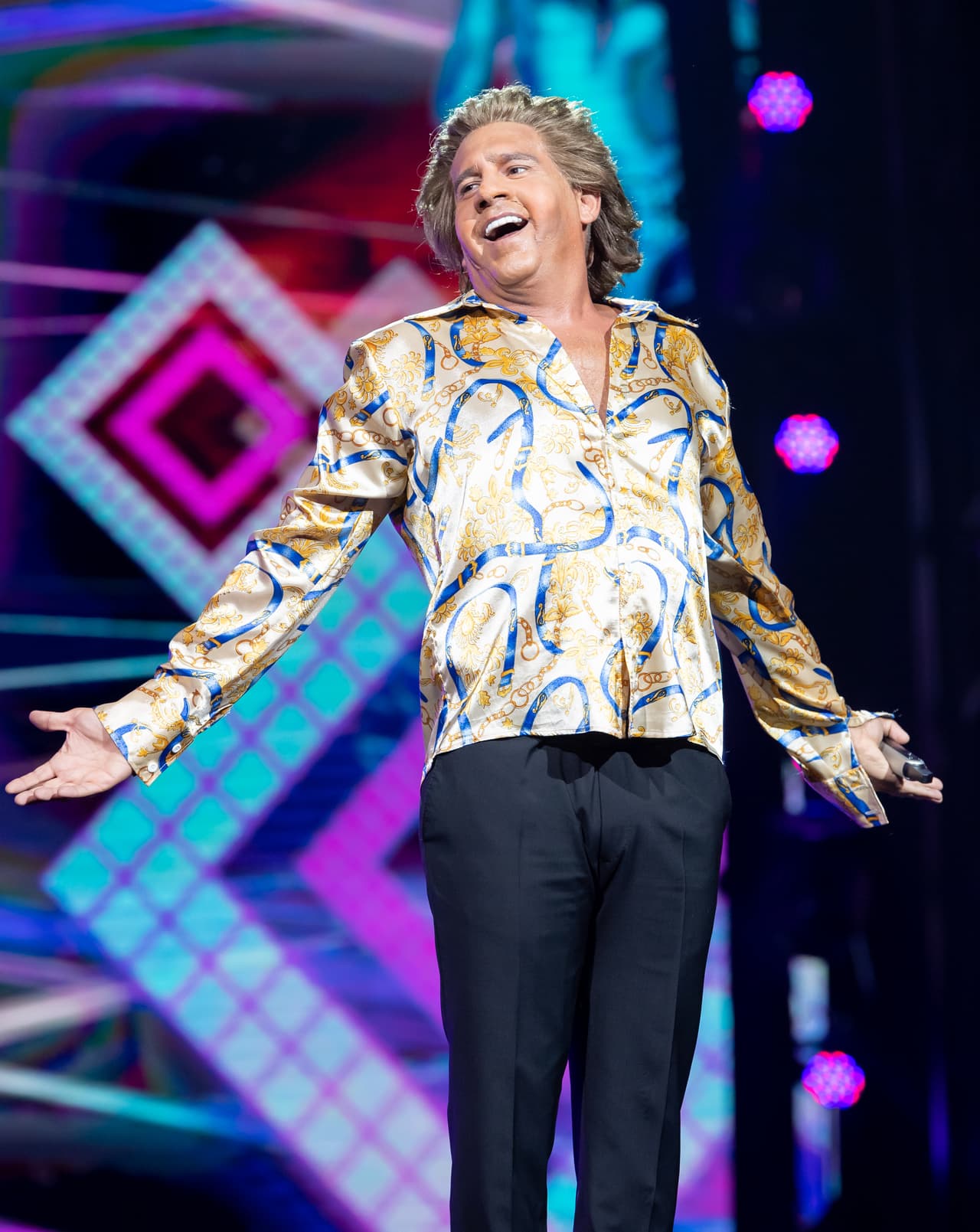 Arath de la Torre decidió convertirse en Luis Miguel en la segunda gala e interpretó temas como 'Palabra de Honor' y hasta cantó con mariachi. Este personaje le permitió al actor recuperar el trono de imitación.