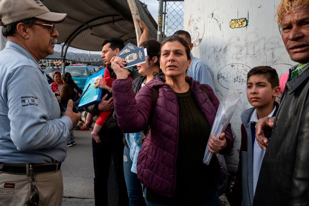 Reporta Reuters: México evalúa endurecer los requisitos de entrada a venezolanos a petición de EEUU