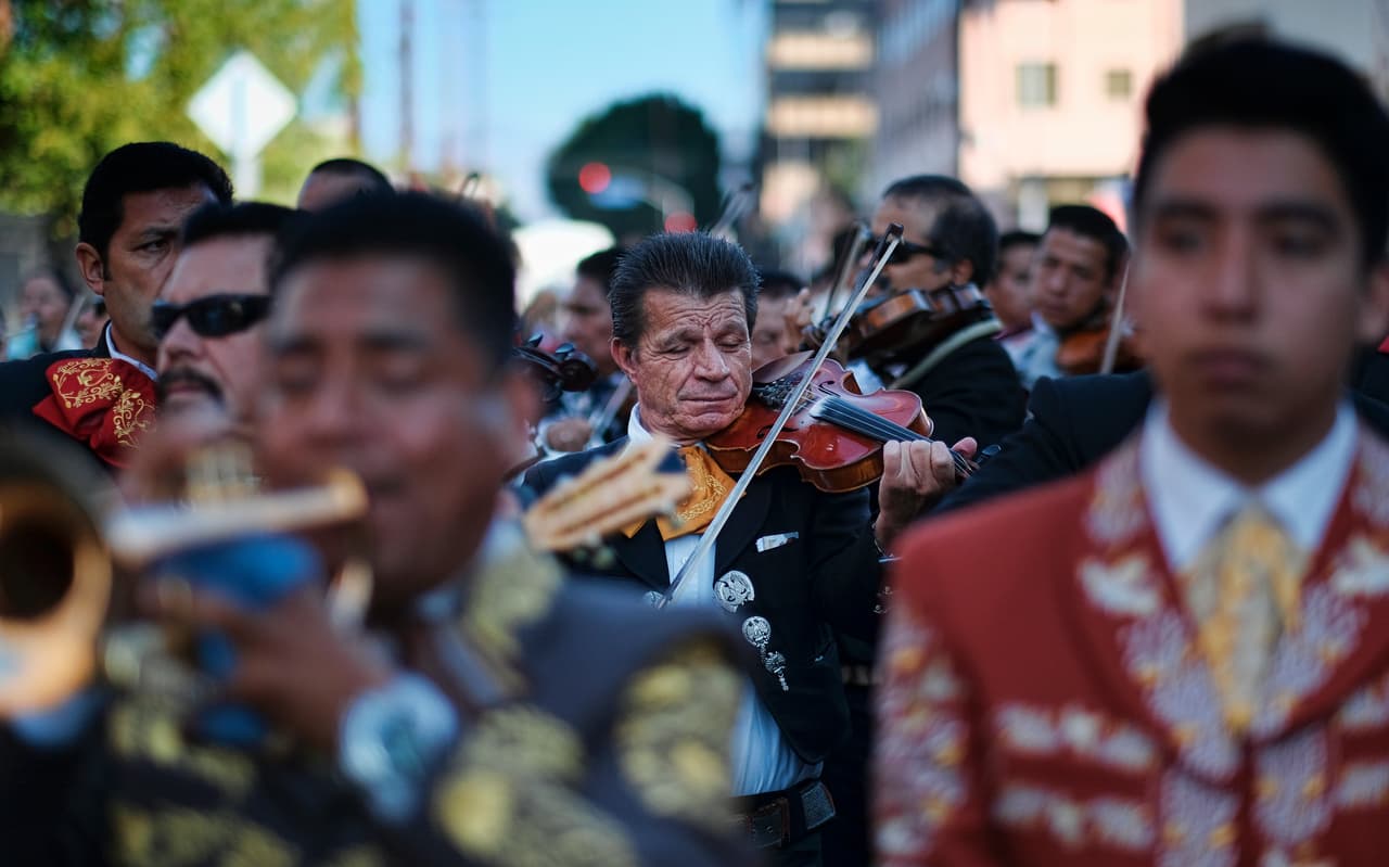 El ritmo del mariachi se escuchó en las calles de Boyle Heights durante el Festival de Santa Cecilia.