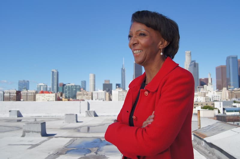 Presentan cargos contra marido del fiscal de Los Ángeles por amenazar a manifestantes de Black Lives Matter