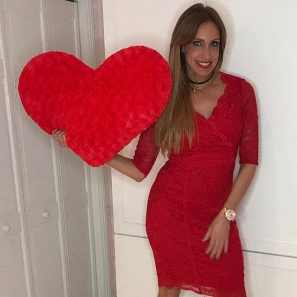 Este atuendo podría ser usado para celebrar el Día de los Enamorados en febrero.