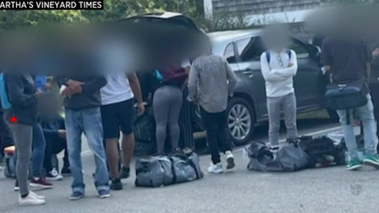 50 venezolanos indocumentados llegaron a la exclusiva isla Martha's Vineyard, en Massachusetts, luego que fueron 
<a href="https://www.univision.com/local/miami-wltv/gobernador-desantis-envia-dos-aviones-inmigrantes-indocumentados-massachusetts" target="_blank">enviados por el gobernador de Florida. </a>
<br>