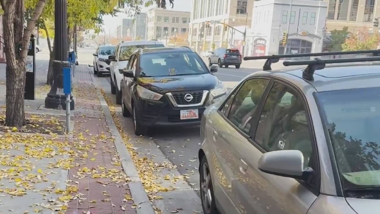 Acusan a hombre de destruir con una piedra los cristales de al menos 20 vehículos en Salt Lake City