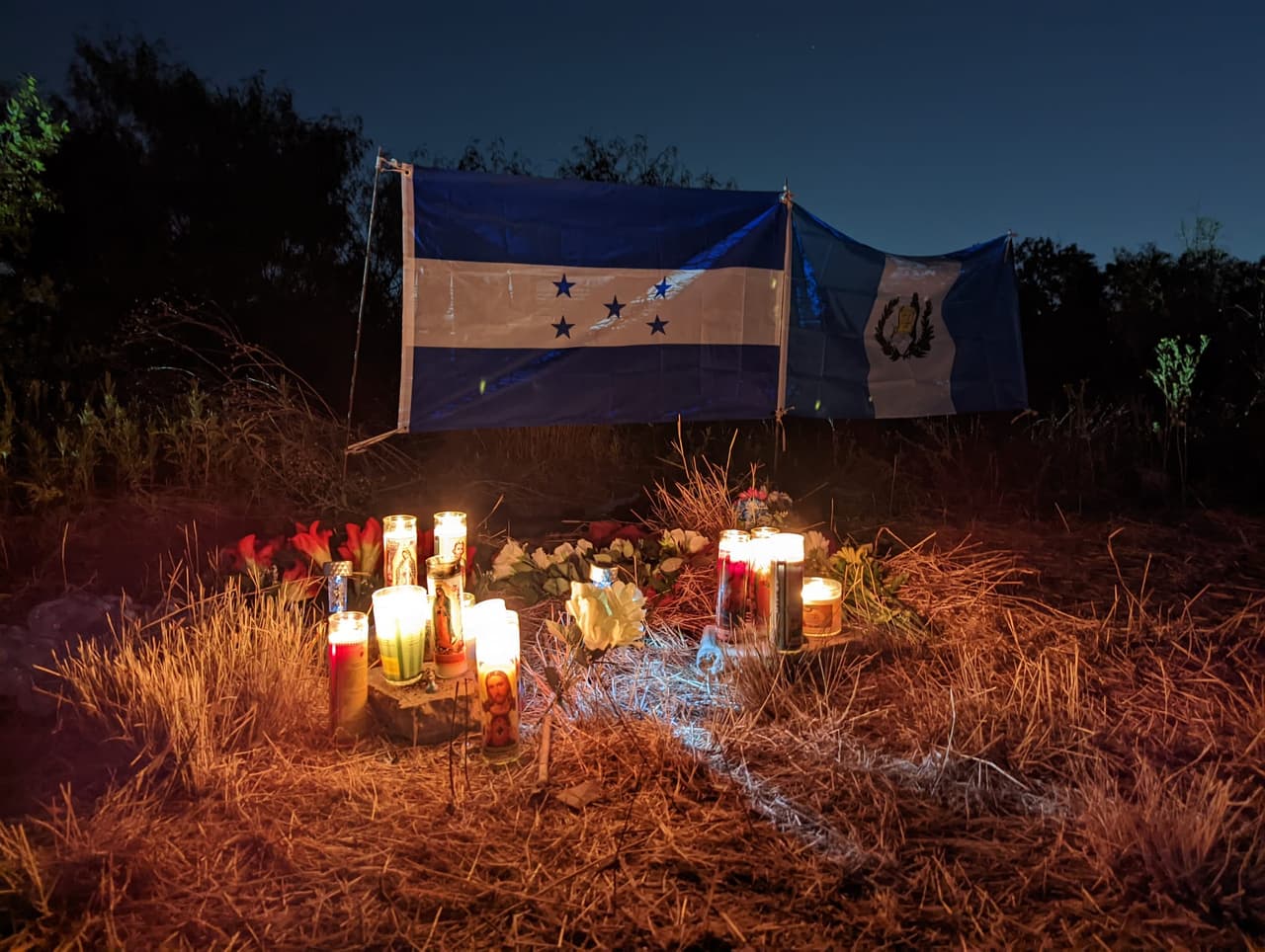 Tras el hallazgo, 
<a href="https://www.univision.com/local/san-antonio-kwex/homero-zamorano-jr-acusados-muerte-migrantes-trailer-san-antonio">cuatro sospechosos </a>a hora han sido oficialmente identificados, acusados y arrestados en relación con el evento de tráfico humano.
<br>
<br>Poco después de que las autoridades mexicanas identificaron al presunto conductor del camión de 18 ruedas como Homero Zamorano Jr., de 45 años, el Departamento de Justicia confirmó a Zamorano como el sospechoso y dijo que lo encontraron en un campo cercano fingiendo ser uno de los migrantes heridos de contrabando, según las autoridades.