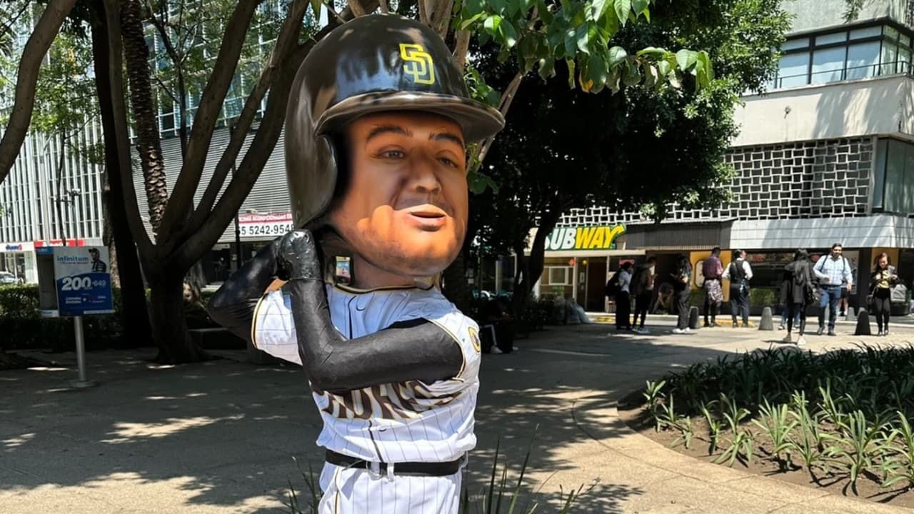 Las ácidas críticas a estatuas de Padres para juego de MLB en México