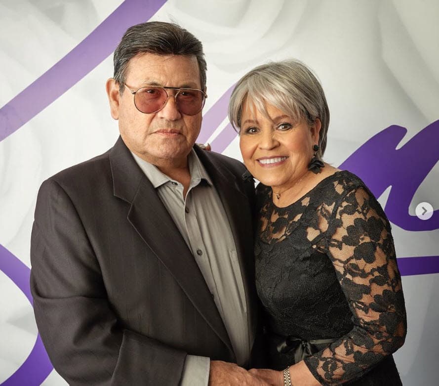Suzette publicó otras fotos de sus padres para conmemorar sus casi seis décadas juntos: "Feliz 57 aniversario a dos personas que amo muchísimo".
<br>