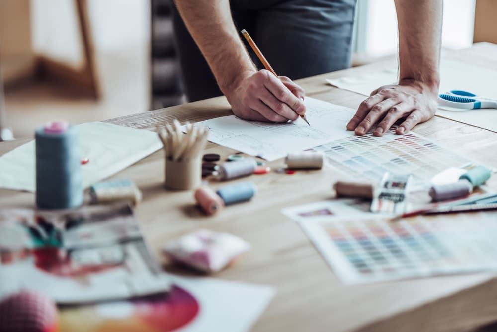 <b>Acuario</b>
<br>La verdad es que a ti no te satisface mucho el papel de jefe, tu conducta libre y el poco interés que tienes hacia el poder no te hacen apto para este cargo. Eres muy creativo e innovador, pero asumir el control y dar órdenes no es tu fuerte. 
<br>