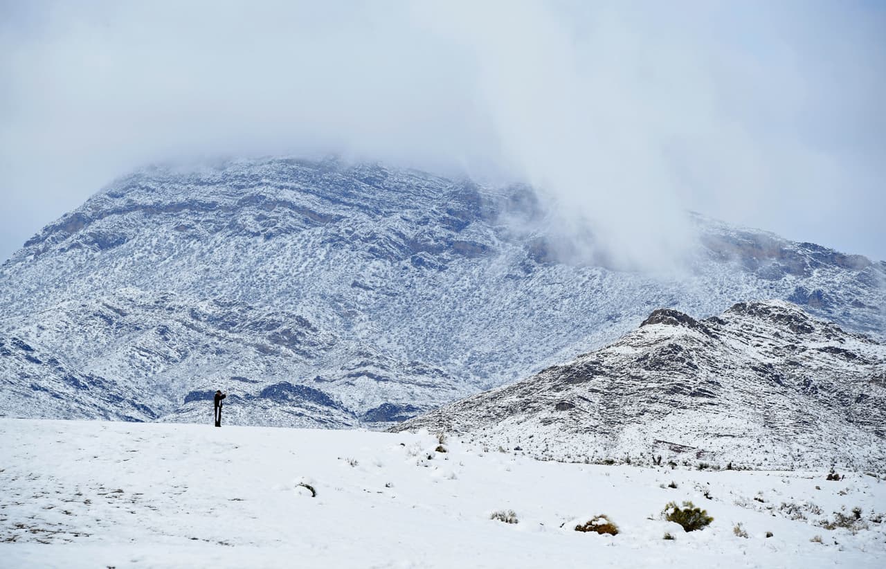Las montañas cercanas a Las Vegas cubiertas de nieve.