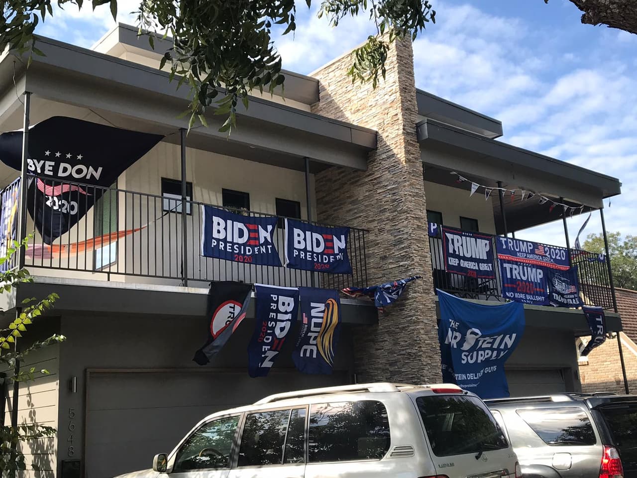 La casa ha llamado la atención no solo de los vecinos sino también de los curiosos que pasan por la zona. 
<br>